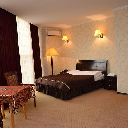 Golden Palace Hotel อัคเทา ภายนอก รูปภาพ