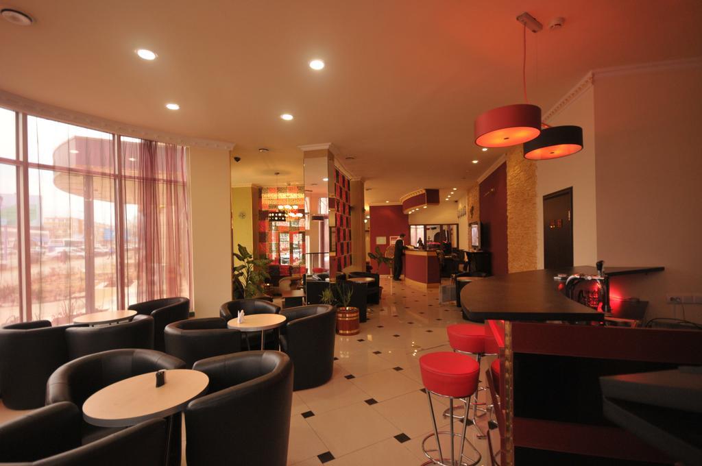 Golden Palace Hotel อัคเทา ภายนอก รูปภาพ