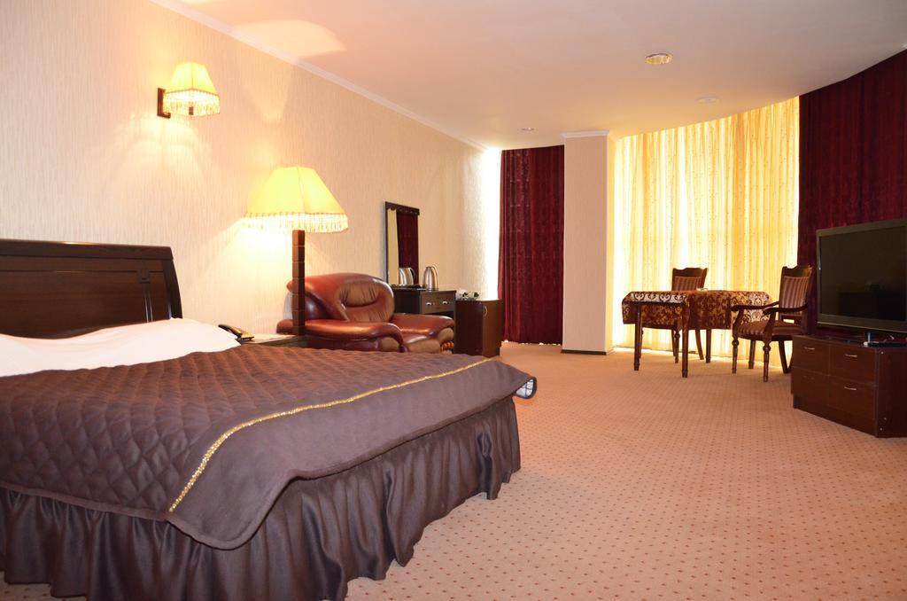 Golden Palace Hotel อัคเทา ภายนอก รูปภาพ