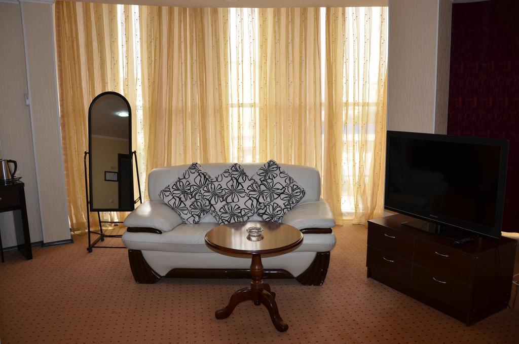Golden Palace Hotel อัคเทา ภายนอก รูปภาพ