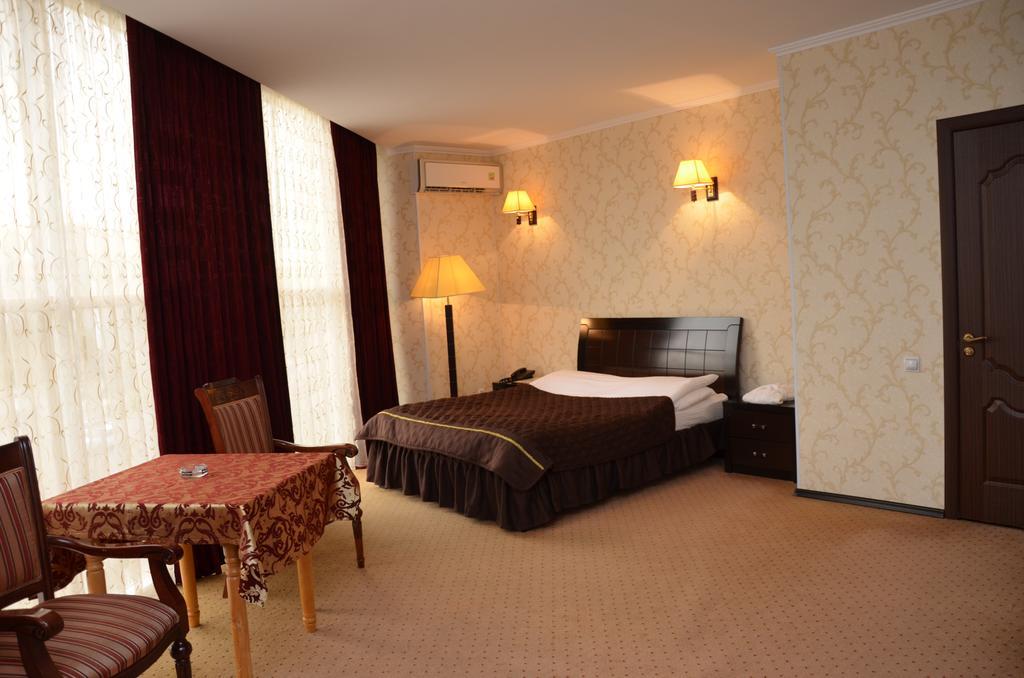 Golden Palace Hotel อัคเทา ภายนอก รูปภาพ